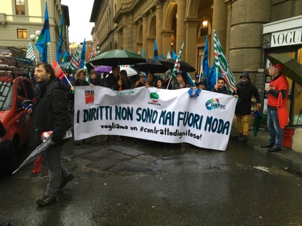 SUCCESSO DELLA MANIFESTAZIONE E FORTE ADESIONE ALLO SCIOPERO PER IL RINNOVO DEI CONTRATTI TESSILE E CALZATURIERO