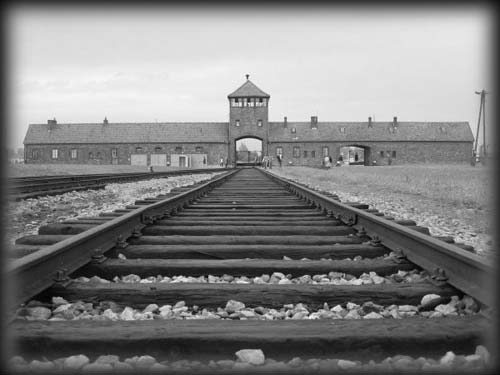 PER AUSCHWITZ IL TRENO DELLA MEMORIA DI CGIL CISL UIL LOMBARDIA. CONVEGNO REGIONALE IL 27 GENNAIO ALLO SPAZIOARTE DI SESTO SAN GIOVANNI IN PREPARAZIONE DEL VIAGGIO