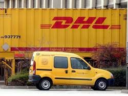 DHL ROVELLASCA: ARMANI NON PROSEGUE IL CONTRATTO CON DHL. A RISCHIO 50 POSTI DI LAVORO, I SINDACATI E I LAVORATORI VOGLIONO I FATTI, BASTA ASPETTARE.