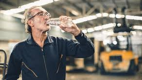 nota rischio calore: “Lavorare ad alte temperature, sia all’aperto sotto il sole che in ambienti chiusi può essere pericoloso”